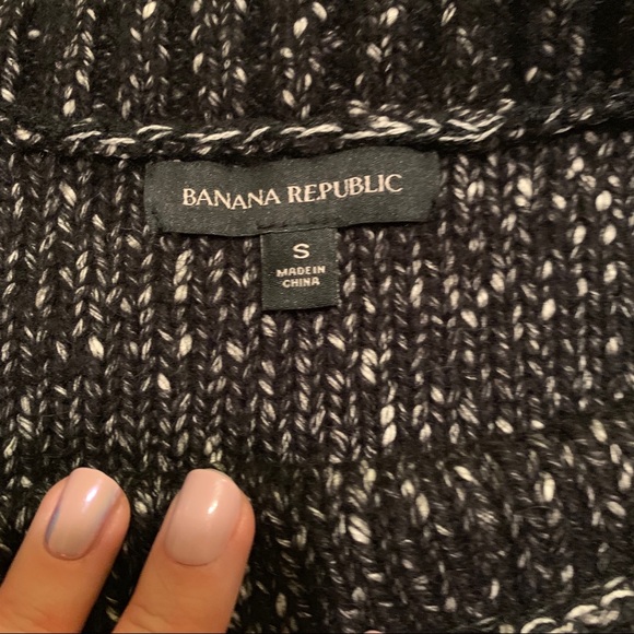 Banana Republic Sweater - Picture 4 of 4